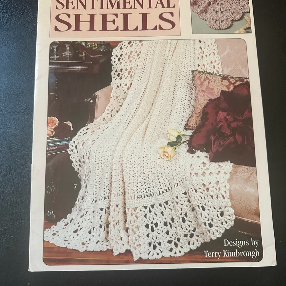 Assortment of pamphlets with projects to crochet, Knit and Tat 🧶🧣 - Picture 11 of 14